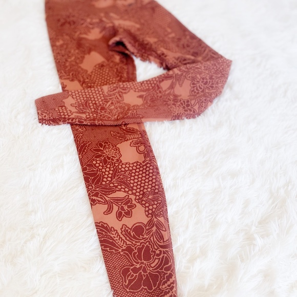 NWT Nike Women's floral lace print Tights leggings - Picture 2 of 6